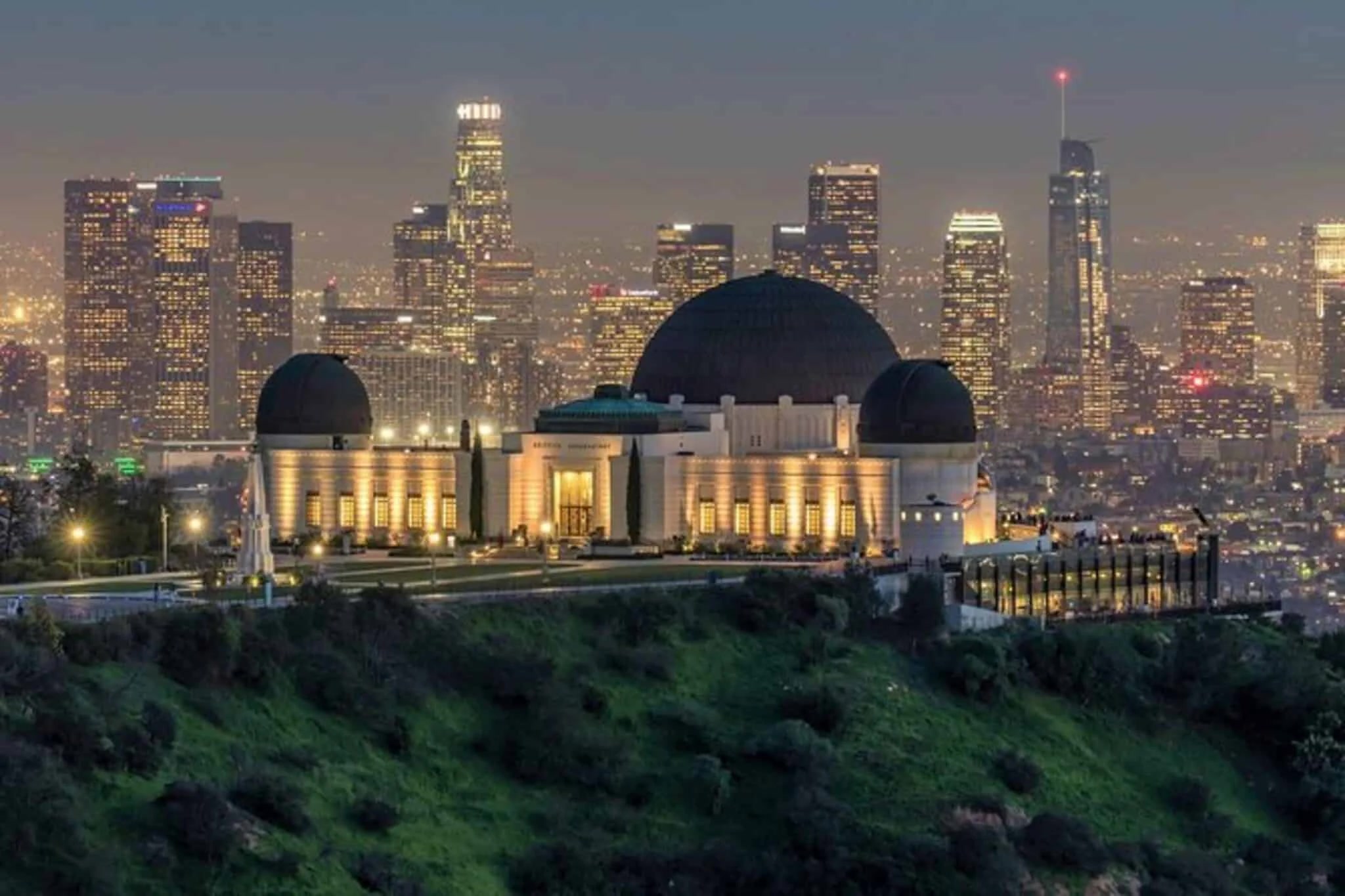 Transportation service Rosie taxi cab open 24/7 provides airport transportation to and from Griffith Observatory